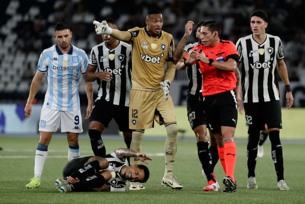 Jogadores do Botafogo na partida contra o Racing da Argentina